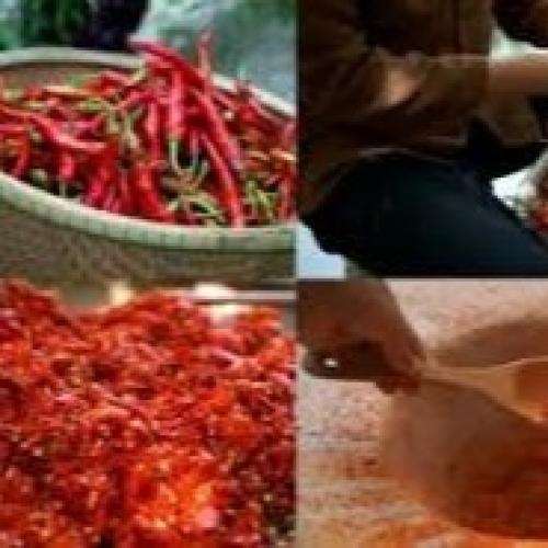 Bột Ớt – Ngọn Lửa Đỏ Rực Cháy Trong Trái Tim Gian Bếp